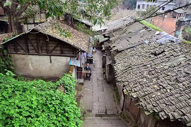 下浩老街是连接着龙门浩码头和上新街的必经之路,最早可以追溯到清