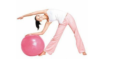 利用瑜伽球减肥,告别肥胖部位
