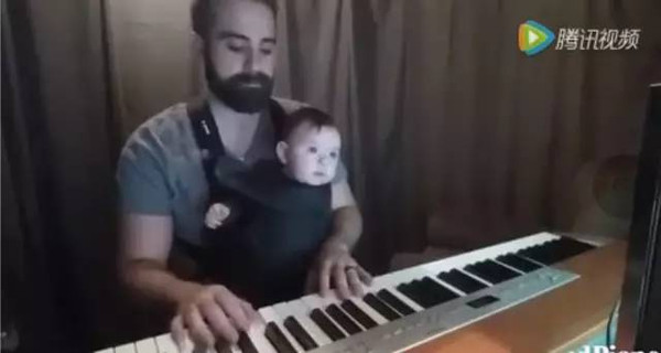 超有爱爸爸用钢琴曲10秒哄睡孩子,暖哭了