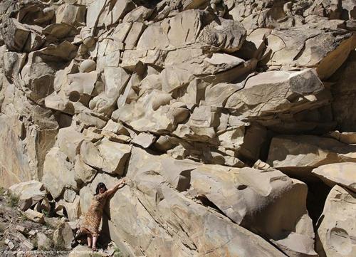 山上突降巨大石蛋，专家鉴定后发现隐藏数万年秘密