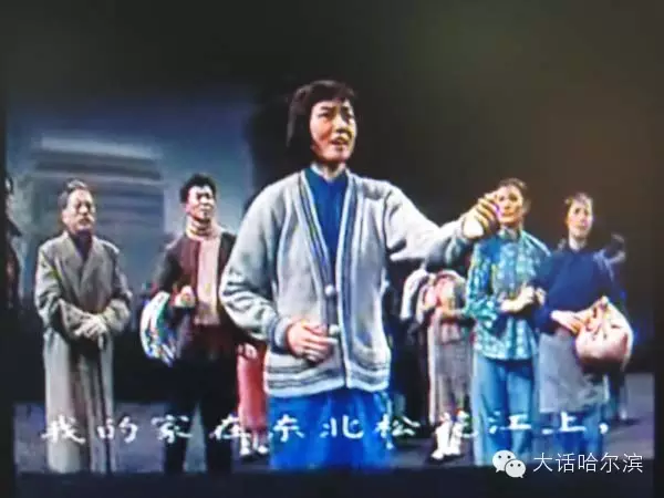 我的家在东北松花江上简谱_教室里飘出的音符,瞬间把你带回70年前...