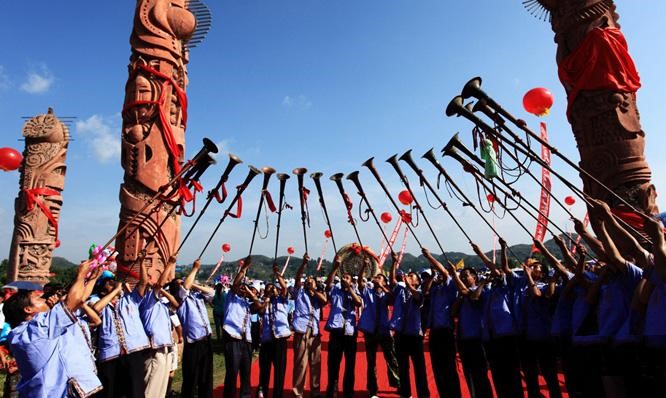布依族节庆 在布依族生活中,一年十二个月几乎月月有节日.