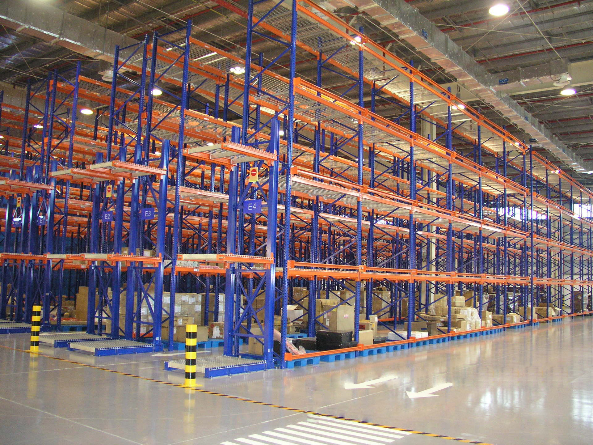 大型现代物流仓储设备分类与设计