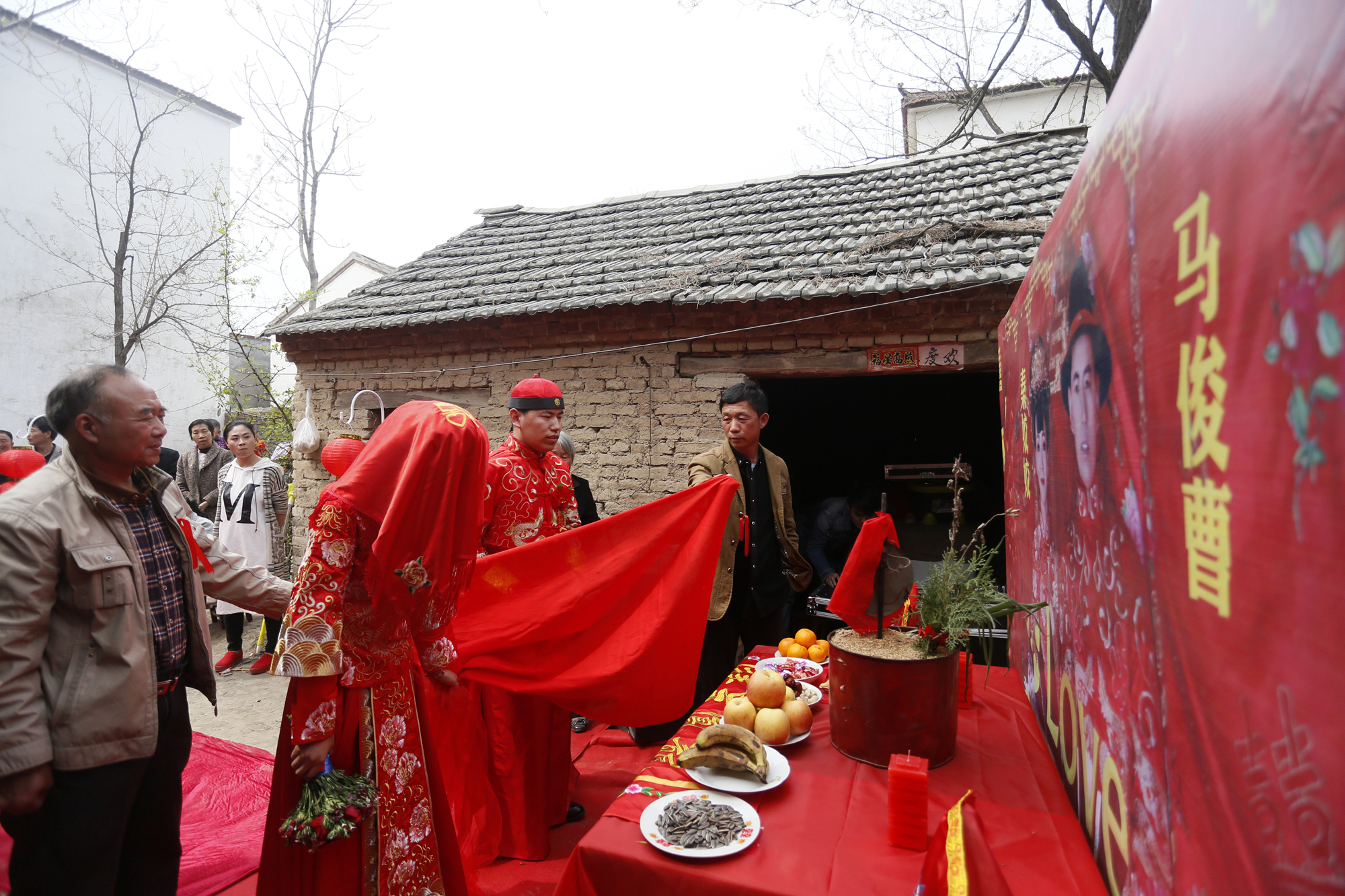 实拍河南农村传统中式婚礼,交杯酒亮了!