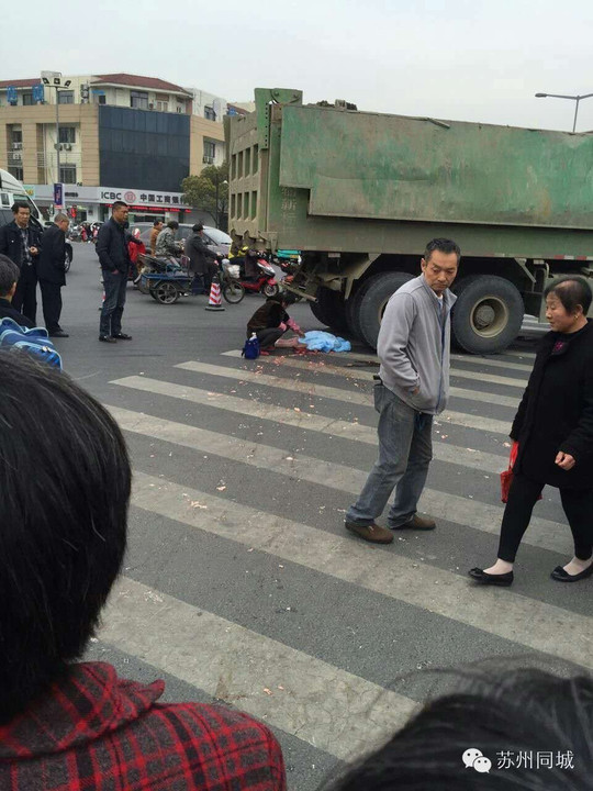 快讯今天继木渎事件后又发生重大交通事故枫桥小学一小孩当场死亡