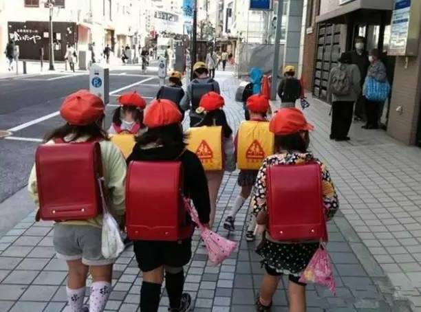 日本小学生的书包比北京人手里的iPhone6还贵