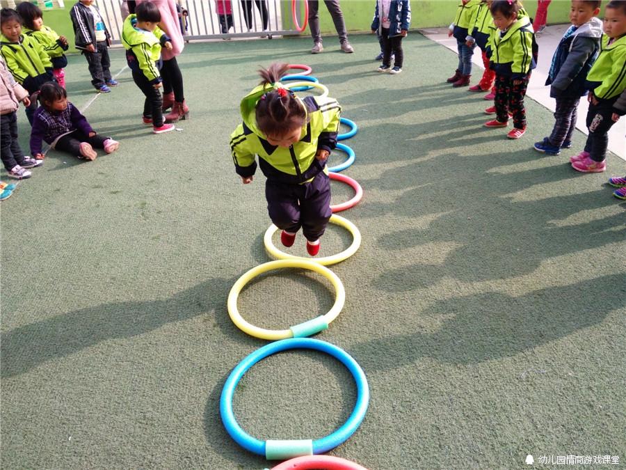 赣榆门河未来星幼儿园情商游戏课:花样海绵棒