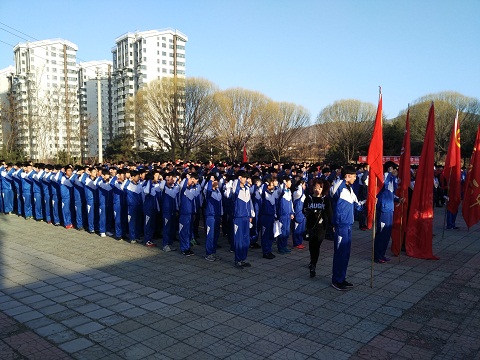 河北团平泉县委组织青少年开展清明祭扫活动