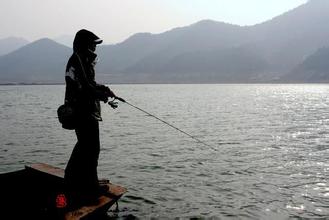 【钓鱼技巧】新手选择海竿钓鱼装备的四个常识