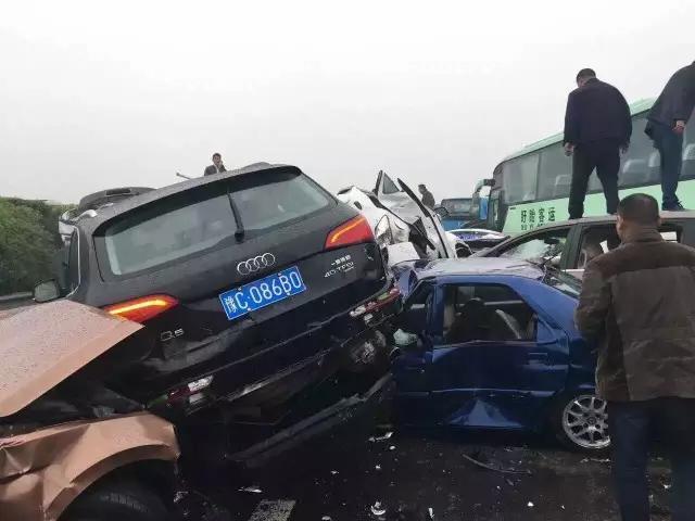 刚刚发生!沪蓉高速常州段重大车祸!