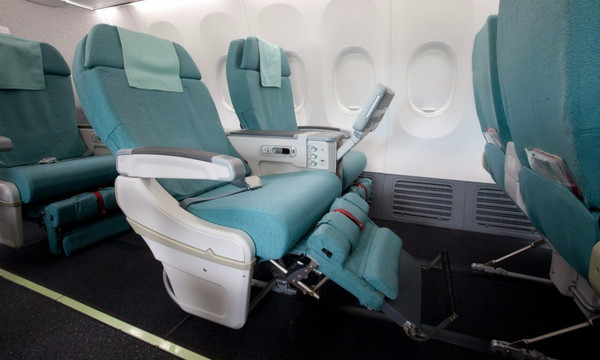 波音 737 客机商务舱座椅(配备个人显示屏)