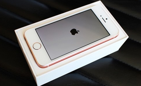 国行苹果iPhone SE陷黄屏门 吐槽:比5s还要黄