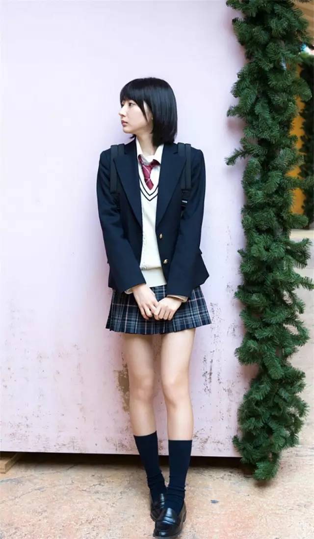 zt: 日本女生校服为什么设计那么短紧露?
