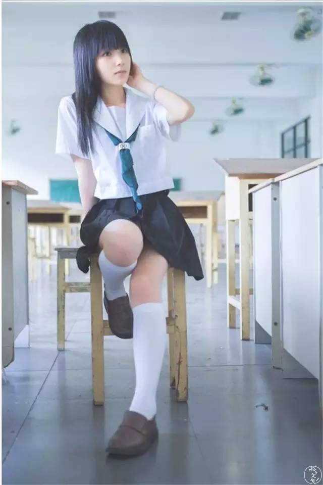 zt: 日本女生校服为什么设计那么短紧露?
