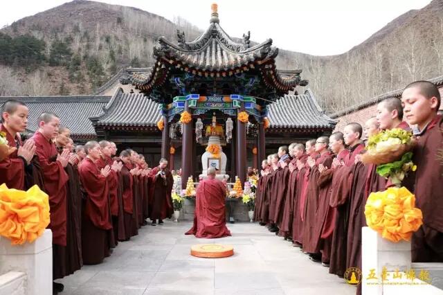 清明节五台山各大寺院举行扫塔祭祖法会追思报恩