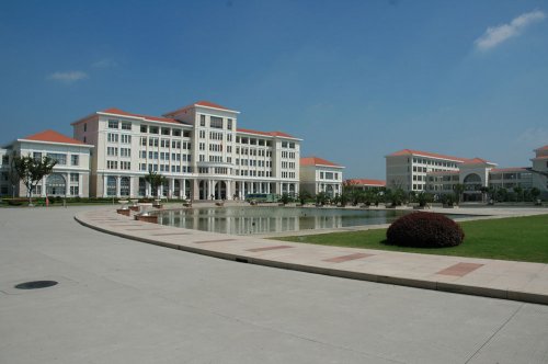 初中生选择上海念五年制大专,哪家学校最好