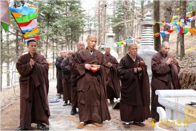 追思祖师先德塔院寺法会现场三塔寺僧众诵持《地藏菩萨本愿经》五台