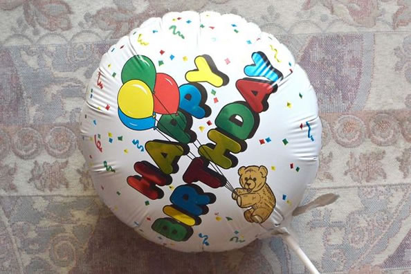 英国99岁老奶奶的一只气球保存了20年不漏气!