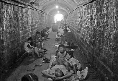 是最大的荣幸和享 挖地下防空洞是重庆人民在大轰炸中的创造,被誉为"