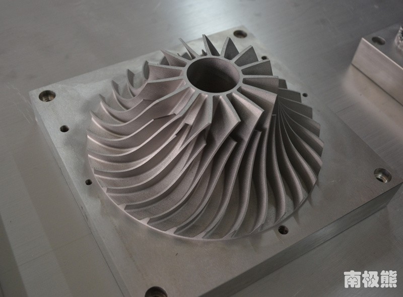 北京易加三维一年造出金属尼龙3D打印机