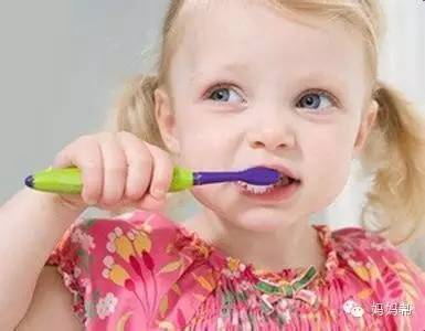 被蛀光,1岁半一口色素牙,你会护理宝宝牙齿吗