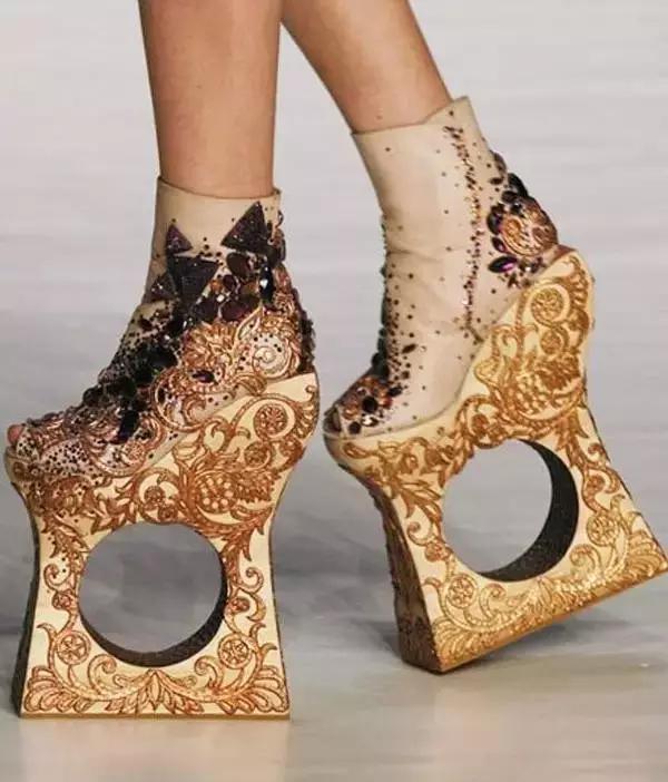 女人千万不要穿这样的鞋子,真心丑爆了!