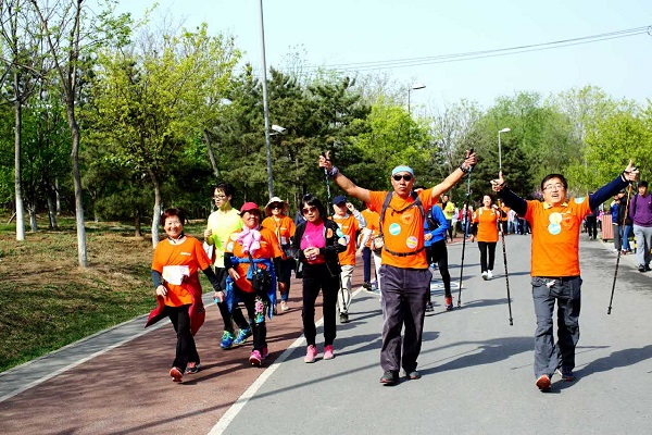宁波银行北京分行开展行庆百人健步走活动