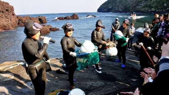 所以,在千金唯爱韩国游,蝶变之旅的第一站,我们就来到济州岛,与海女