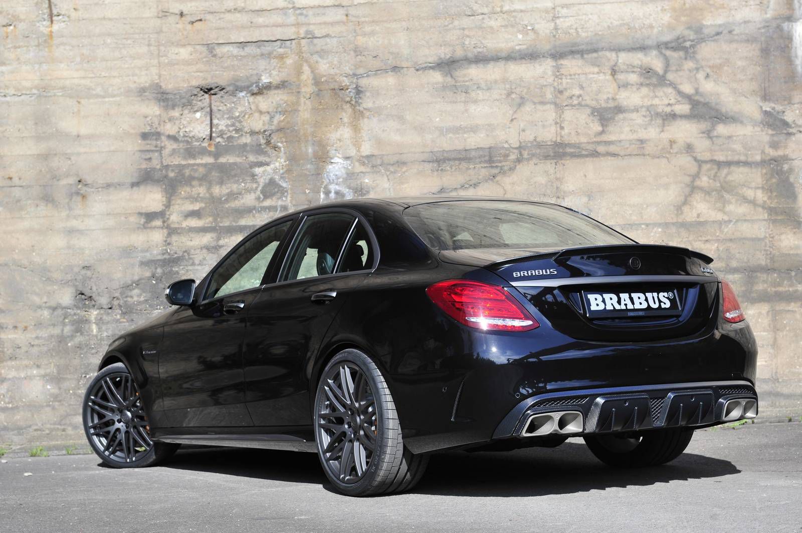 600马力的brabus奔驰amg c63 s