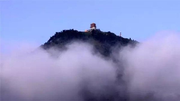 这里有传说人类始祖女娲炼石补天,捏土造人的治所地——女娲山风景区