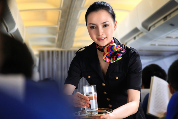 工资越来越高,人员越来越少,中国空姐市场怎么