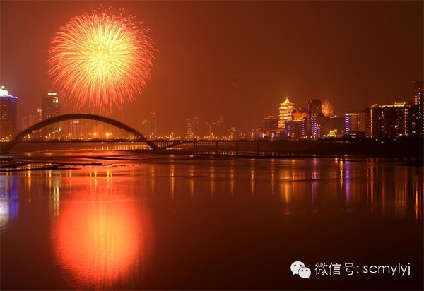 绵阳城市风光游,白天玩够了,晚上来绵州大剧院