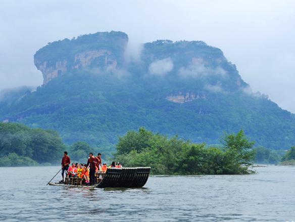 如仙境般的雨后武夷山水