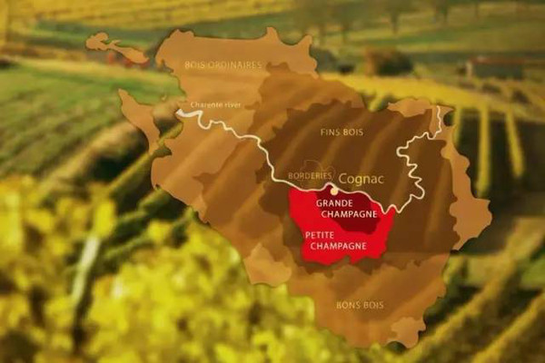 干邑诞生于法国干邑镇(cognac,法国政府规定,只有采用干邑地区的葡萄