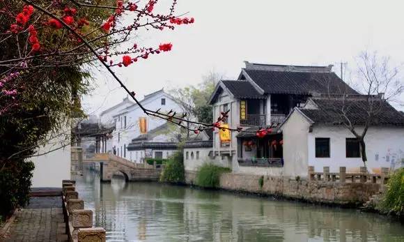 姑苏城外寒山寺,夜半钟声到客船 虽然苏州也有个苏字 但古风意境上稍