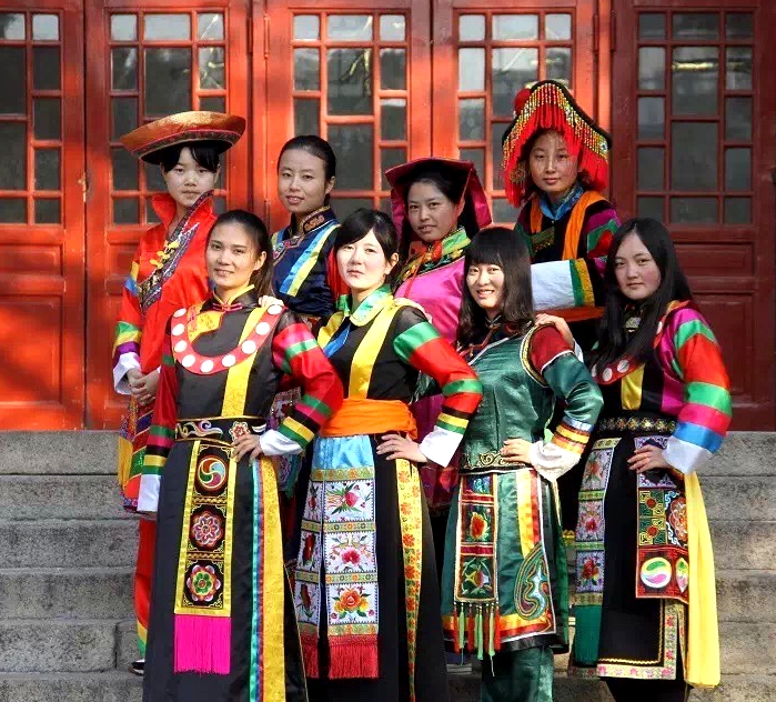 土族是中国人口比较少的民族之一,现有人口大约接近29万.