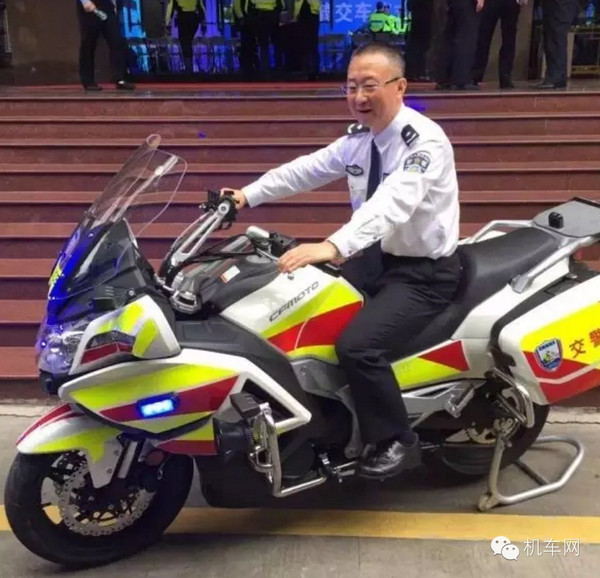 深圳交警笑了:2000万人的城市,只有我们能骑摩