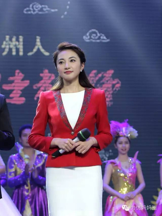 同时在杭州文广集团的各大型综艺晚会中,她也是最红的当家女主持之一