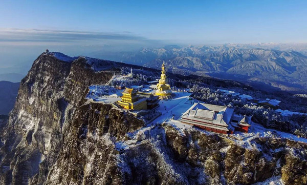 峨眉山金顶华藏寺,被称为世界上最神奇的地方