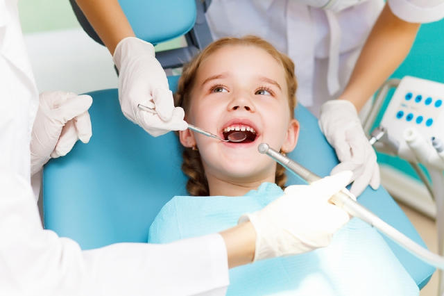 婴儿时期很重要,让小孩牙齿排列整齐的4种方法