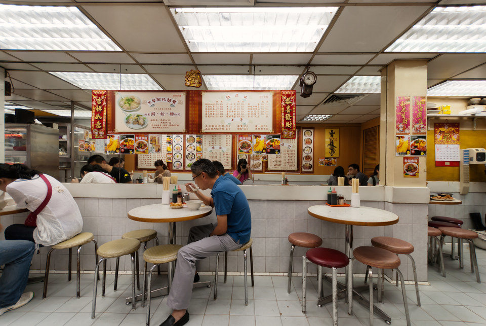 老式茶餐厅所积累的是人情通达与世故,是香港特有的中西文化融合的