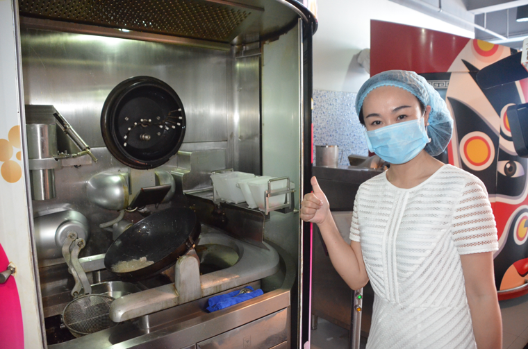 机器人也会做饭:繁兴科技开创云智慧厨房新生