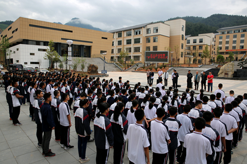 庆元县中小学建立护学岗 警校共建出新招