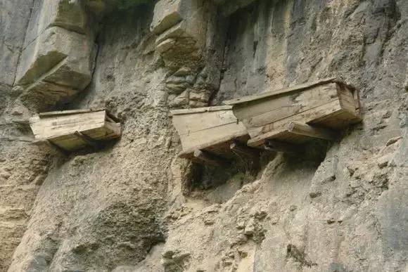 综合          宁武石门村的"悬棺"景区紧邻小悬空寺,就在小悬空寺