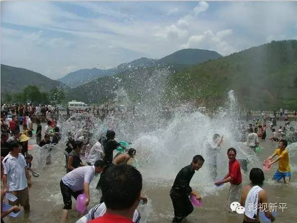 泼水节还不过瘾?五一来新平沐浴节湿身吧!