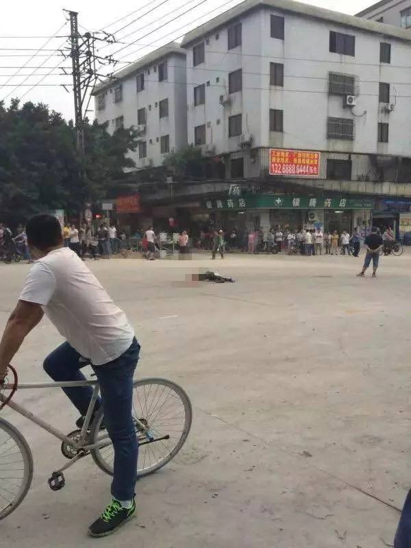 惨!昨日虎门北栅发生一起交通事故,一老太太当场死亡!