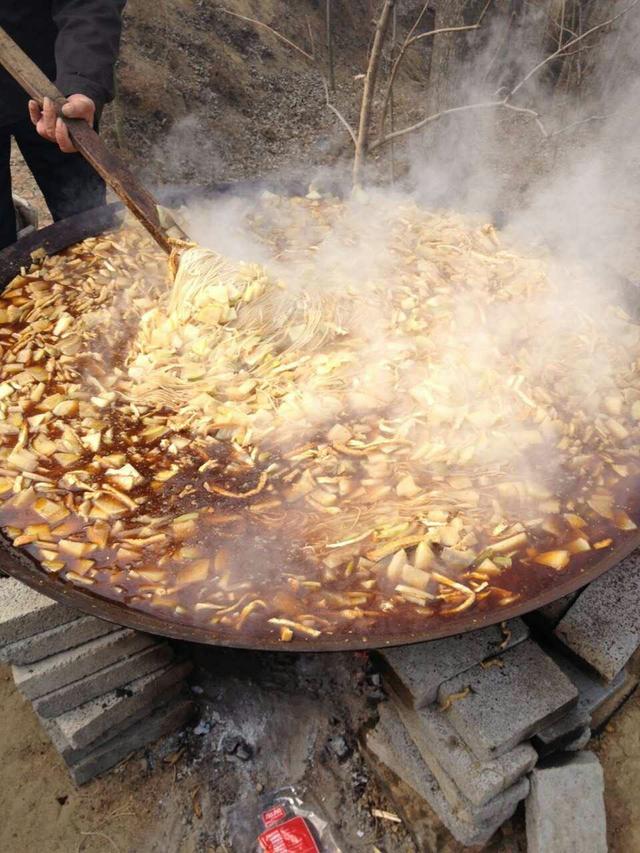 农村大锅饭,这样的饭菜你吃见吗?