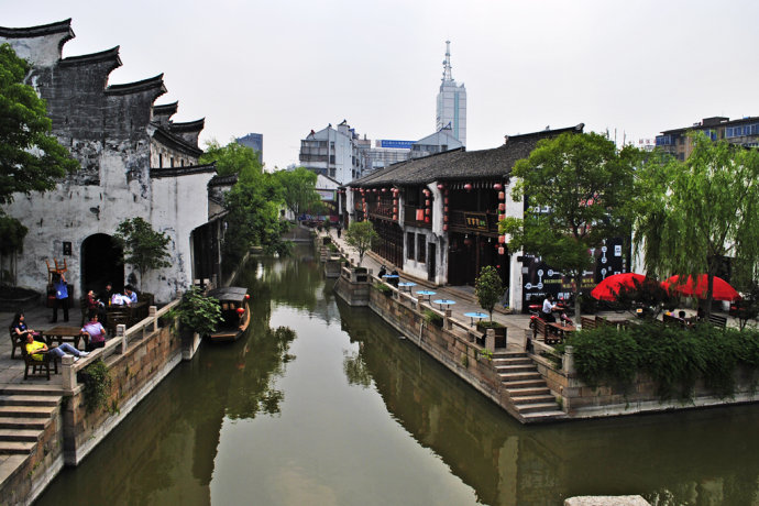 五一雨中漫步嘉兴月河古街区