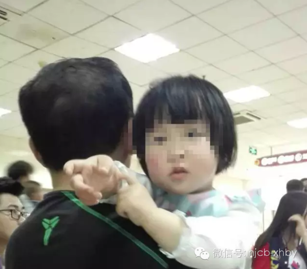 昨天让所有南京人牵挂的2岁女童是被遗弃的,孩
