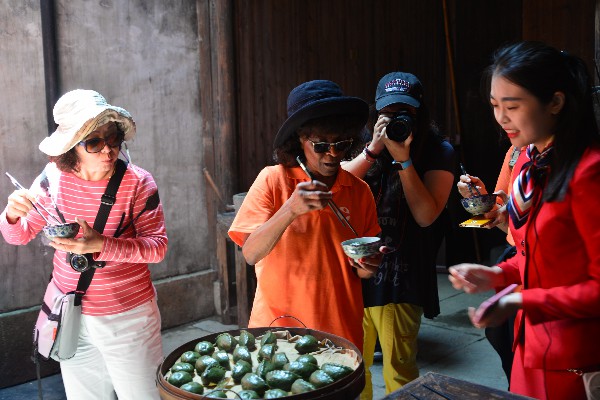 北美旅行商和媒体踩线团走进中国最美乡村